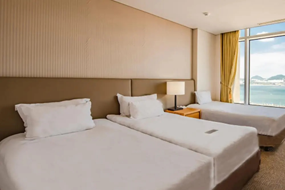 Standard Double Family room with partial ocean view (twin beds)