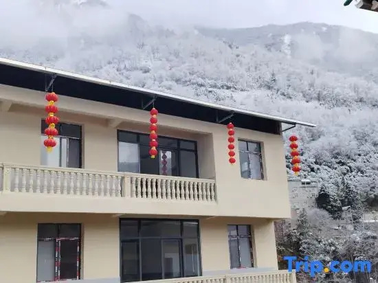 Yunong Hot Spring Courtyard Homestay (Hailuogou Glacier Forest Park Branch)