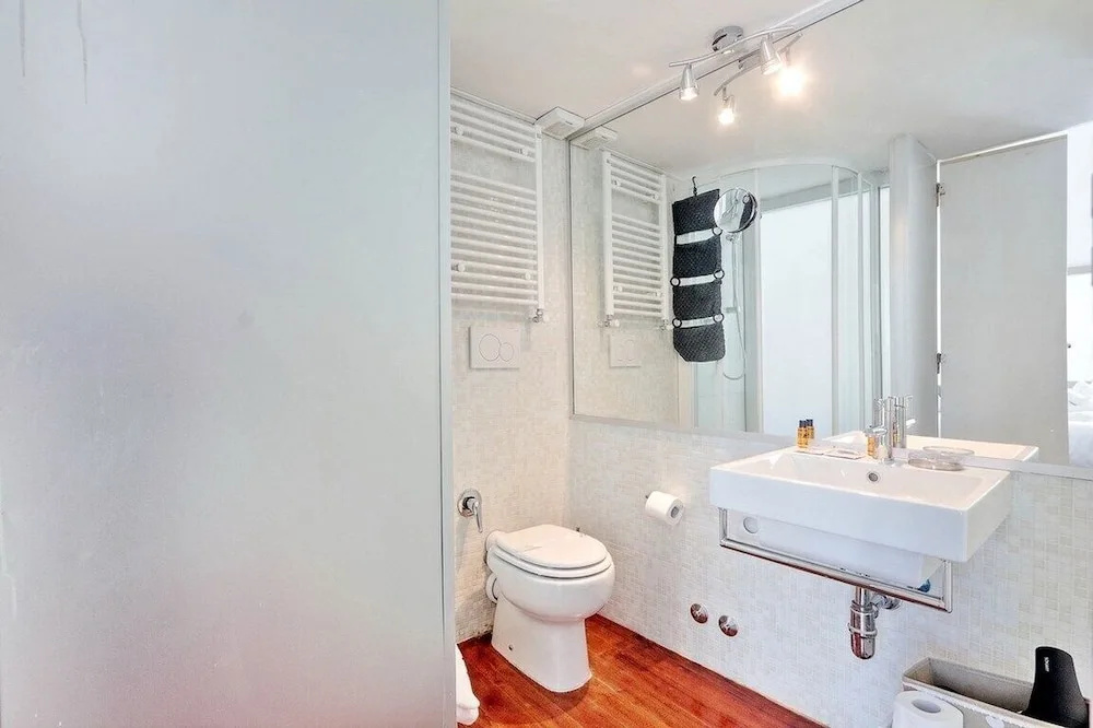 Luxury Double room with city view (full double bed)
