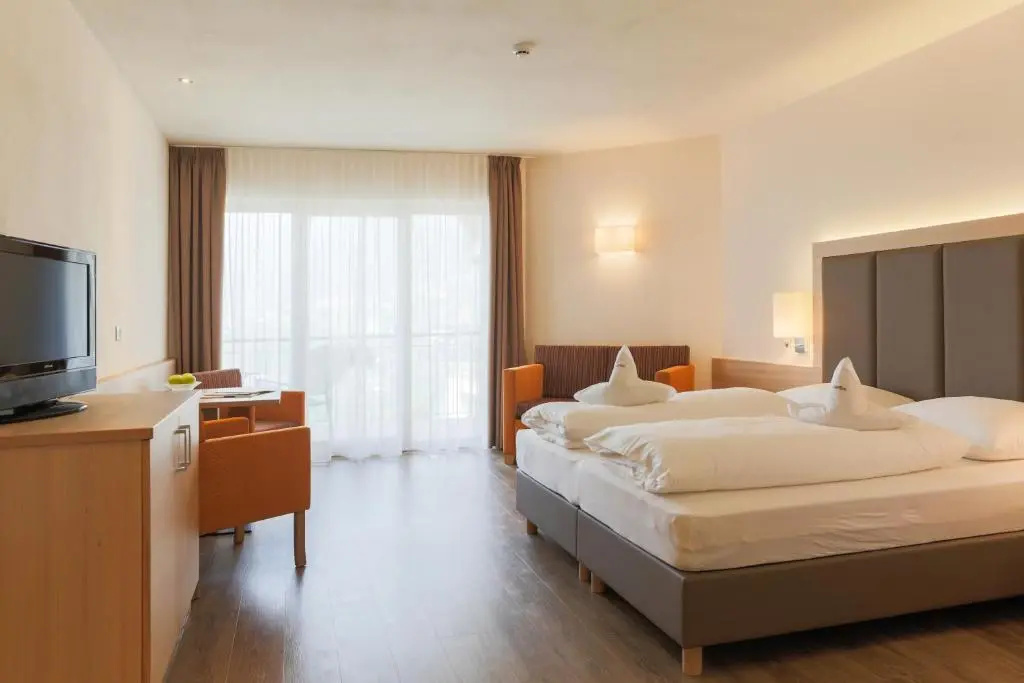 Standard Double room with balcony and with mountain view (full double bed)