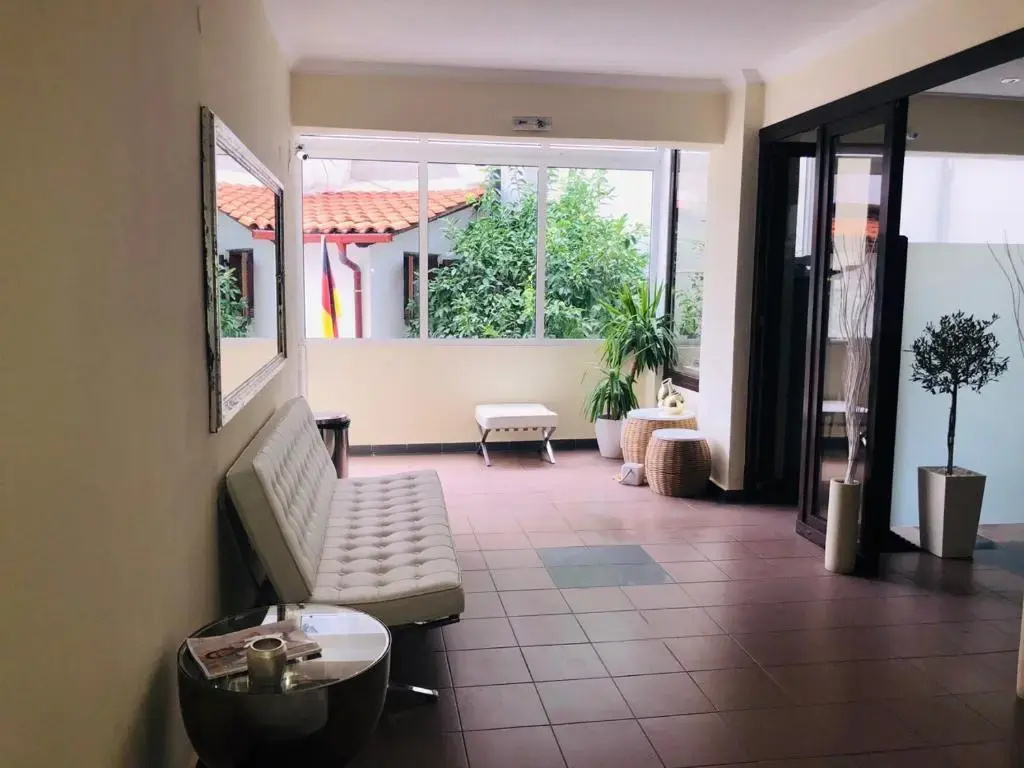 Superior Family room with partial view