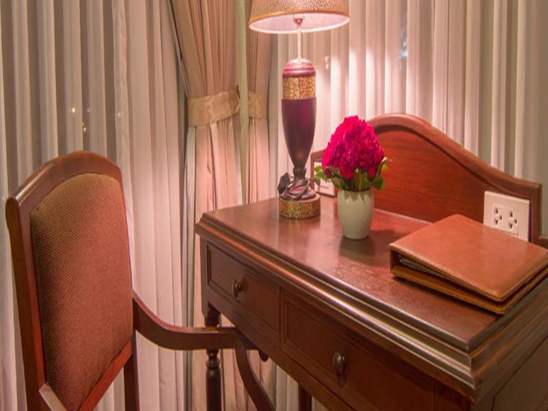 Номер Standard с видом на воду в Angkor Palace Resort & Spa
