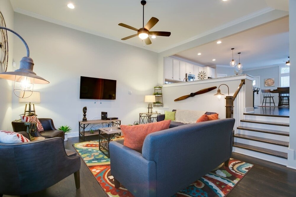 Industrial 3br/2.5ba Home Mins to DT by Domio