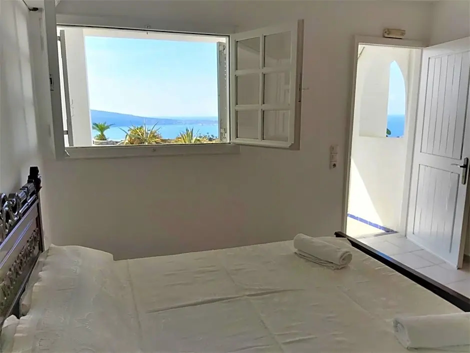 Standard Triple room with sunset view