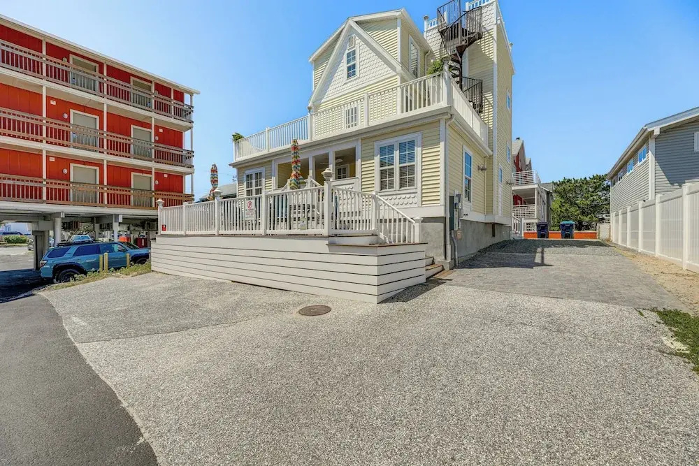 Steps to Shore: Newly Renovated Dewey Beach Home!