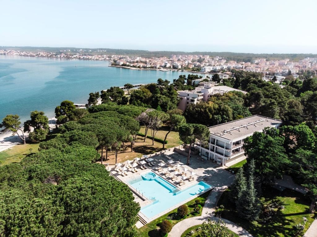 Beach & Waterfront
