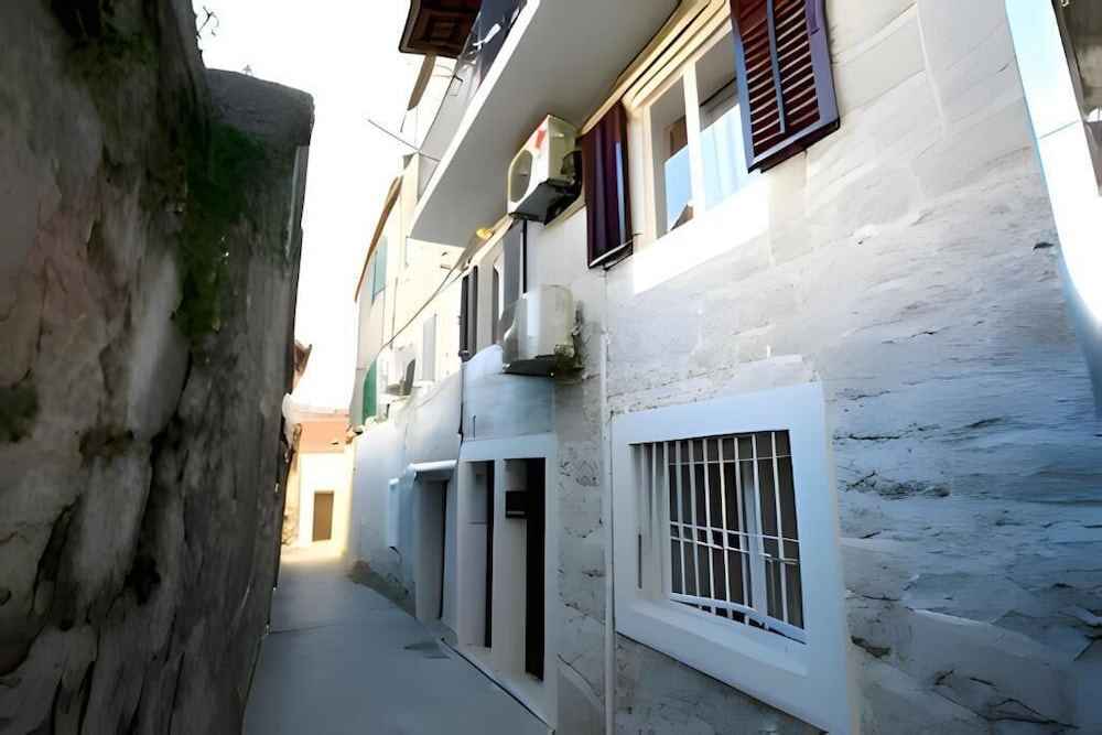 The Stone Alley Retreat