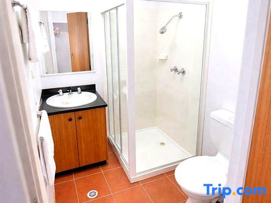 Hotham Ski Out 5 bed Studio21 w/ pool, sauna & spa