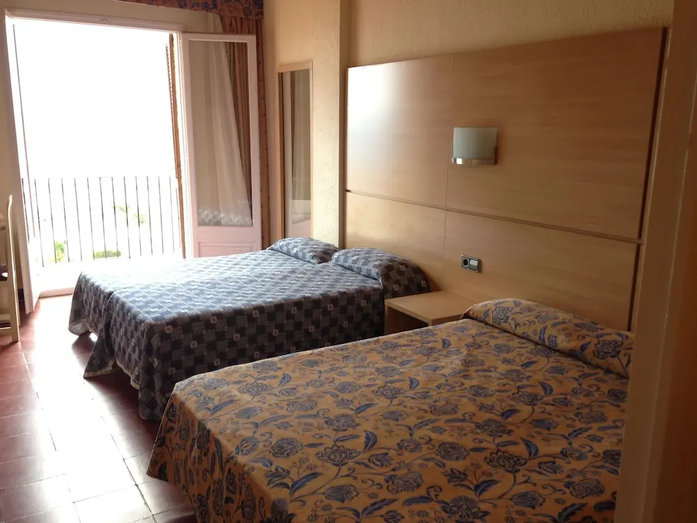 Standard Quadruple room with balcony
