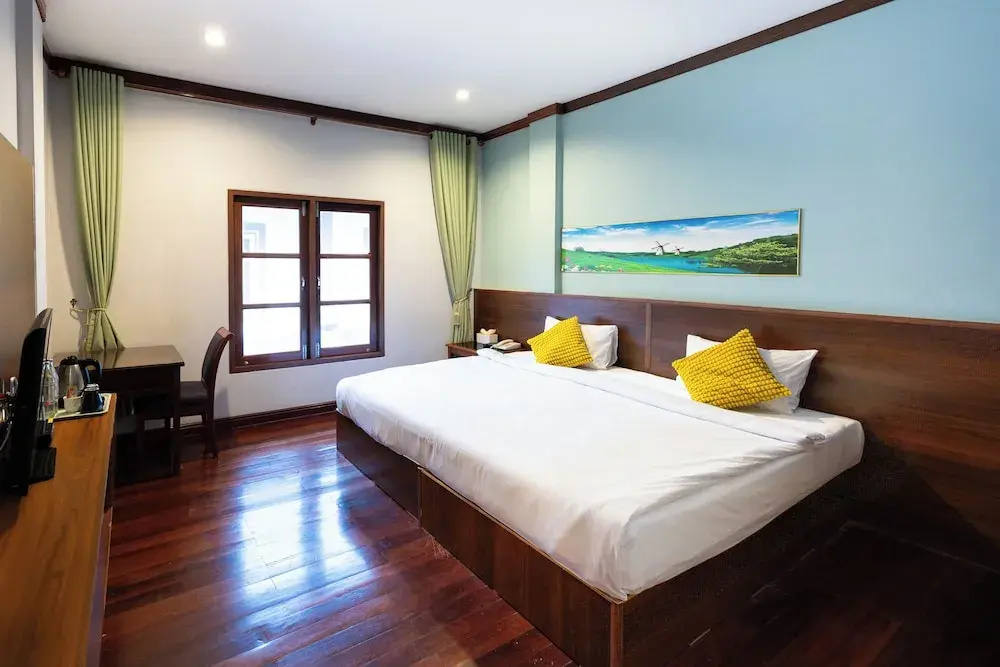 Deluxe Double room with garden view (full double bed)