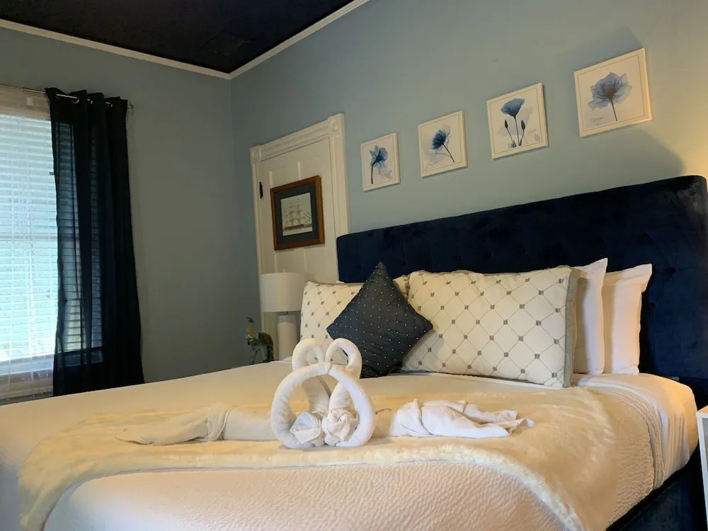 Luxury Double Suite with balcony (full double bed)