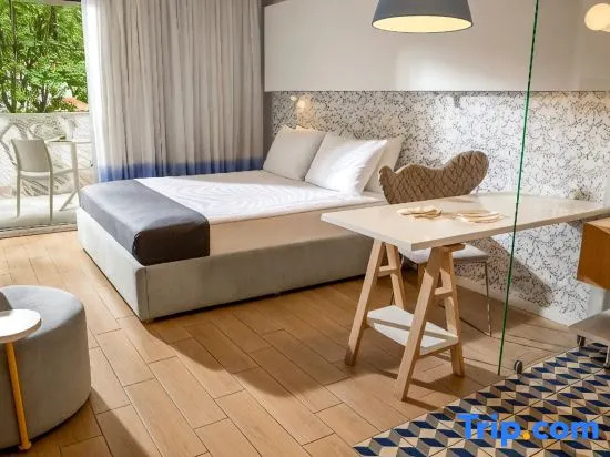 Standard Double room with partial sea view (full double bed)