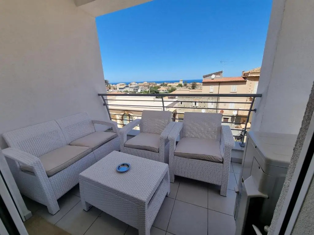 Standard Double room with balcony and with sea view (full double bed)