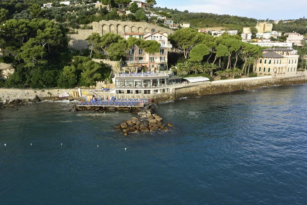 Beach & Waterfront