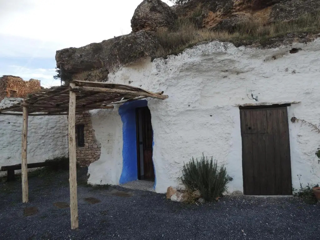 2 Bedrooms Cottage