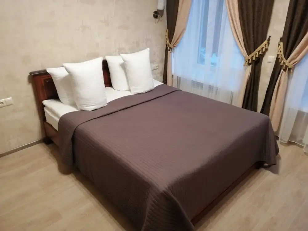 Business Double room (full double bed)