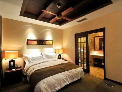 Rongchen International Holiday Hotel
