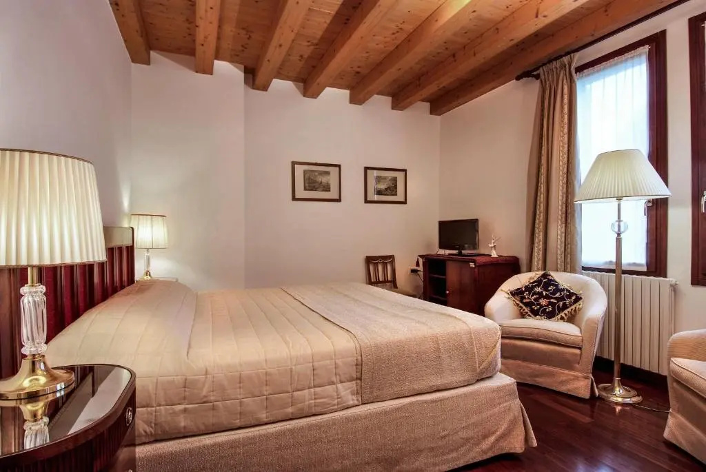 Standard Double room (full double bed)