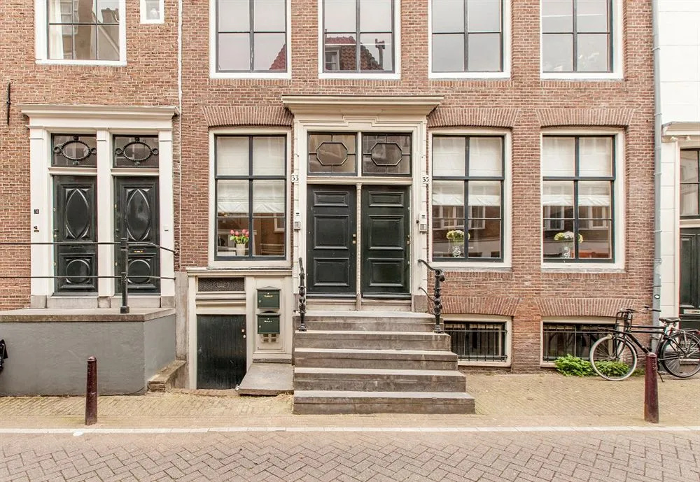 Old Masters Apartment