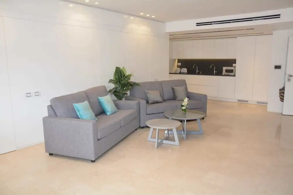 Renovated White 3BD next to Beach - Pool