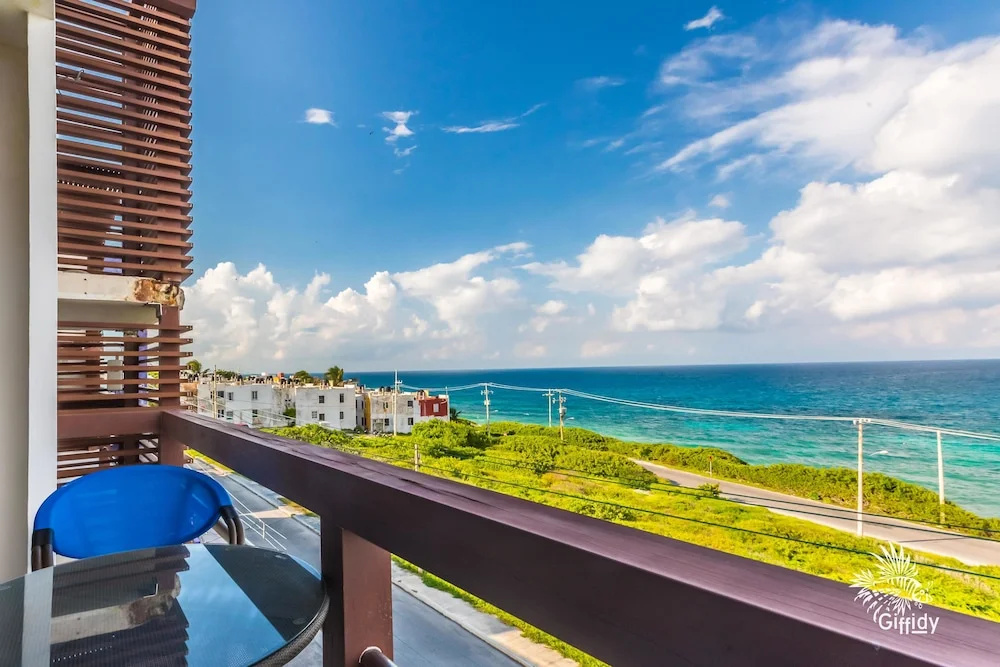 Deep Blue Condos - 201