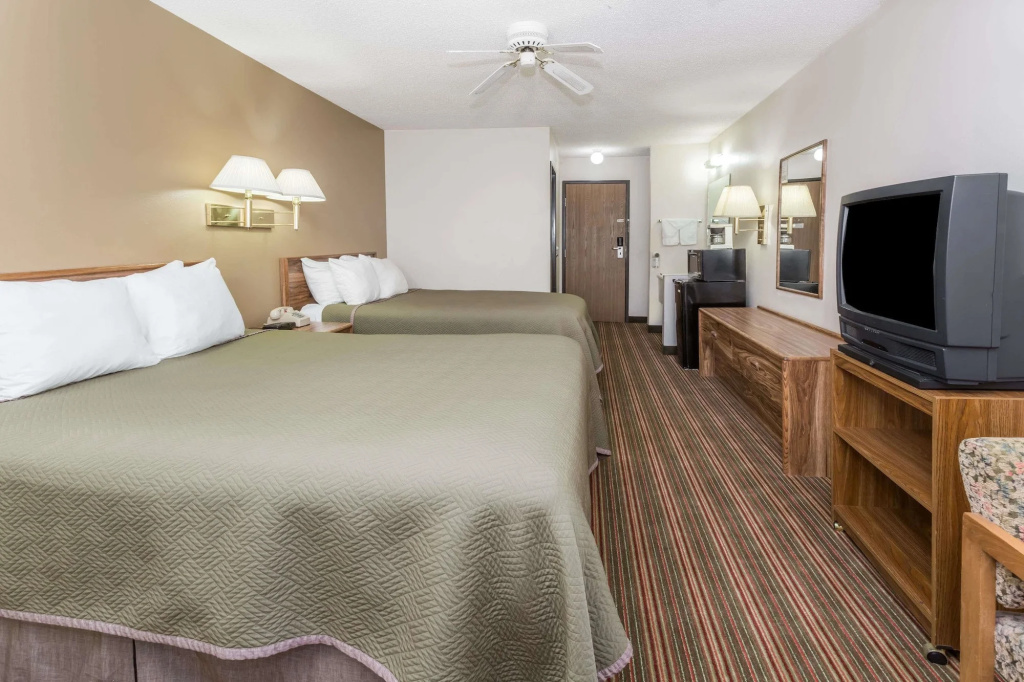 Travelodge By Wyndham Longmont — 5