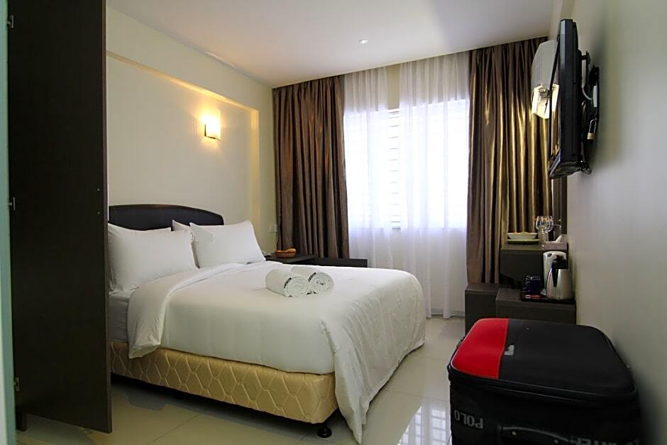 Sunbow Hotel Residency