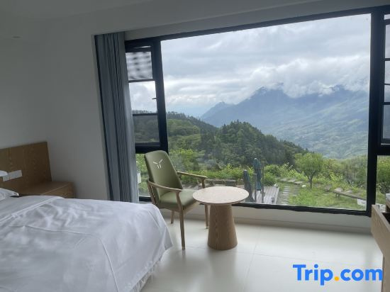 Standard Double room with sunrise view (full double bed)