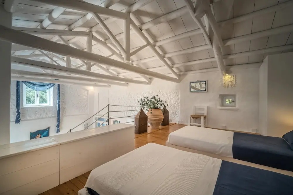 2 Bedrooms Villa