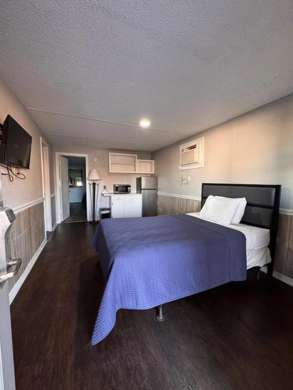 3 Bedrooms Standard Family room