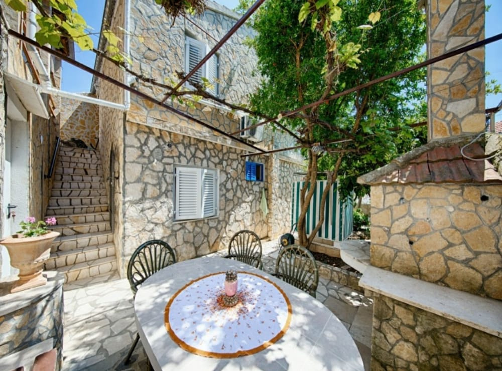Golden Coast Apartments