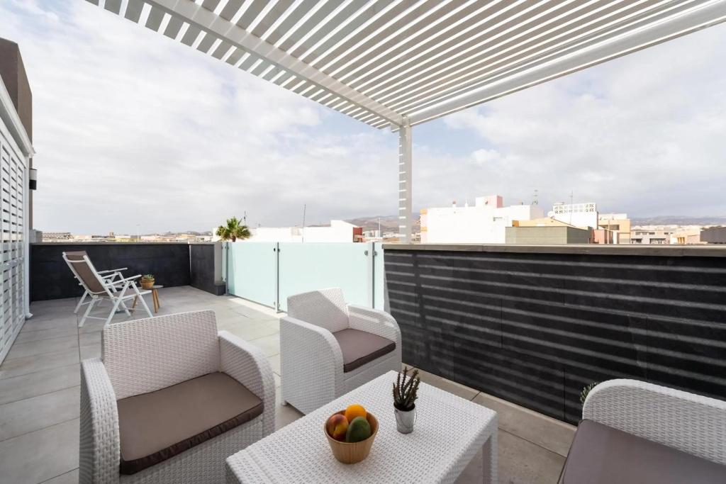 Durmiendo sobre el mar, Vivienda Los Riscos