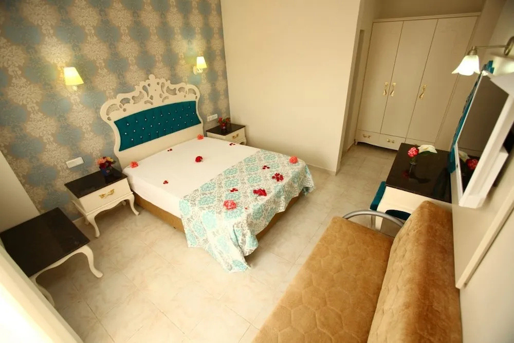 Standard Double room with balcony (full double bed)