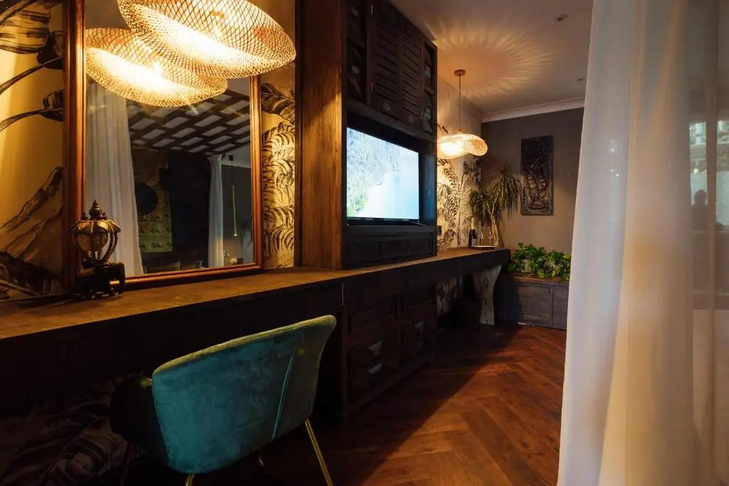 Lobby & Reception
