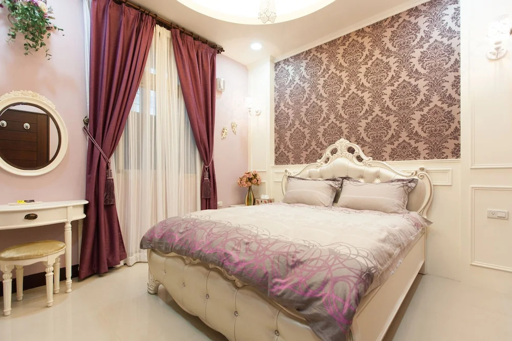 Luxury Double room with city view (full double bed)