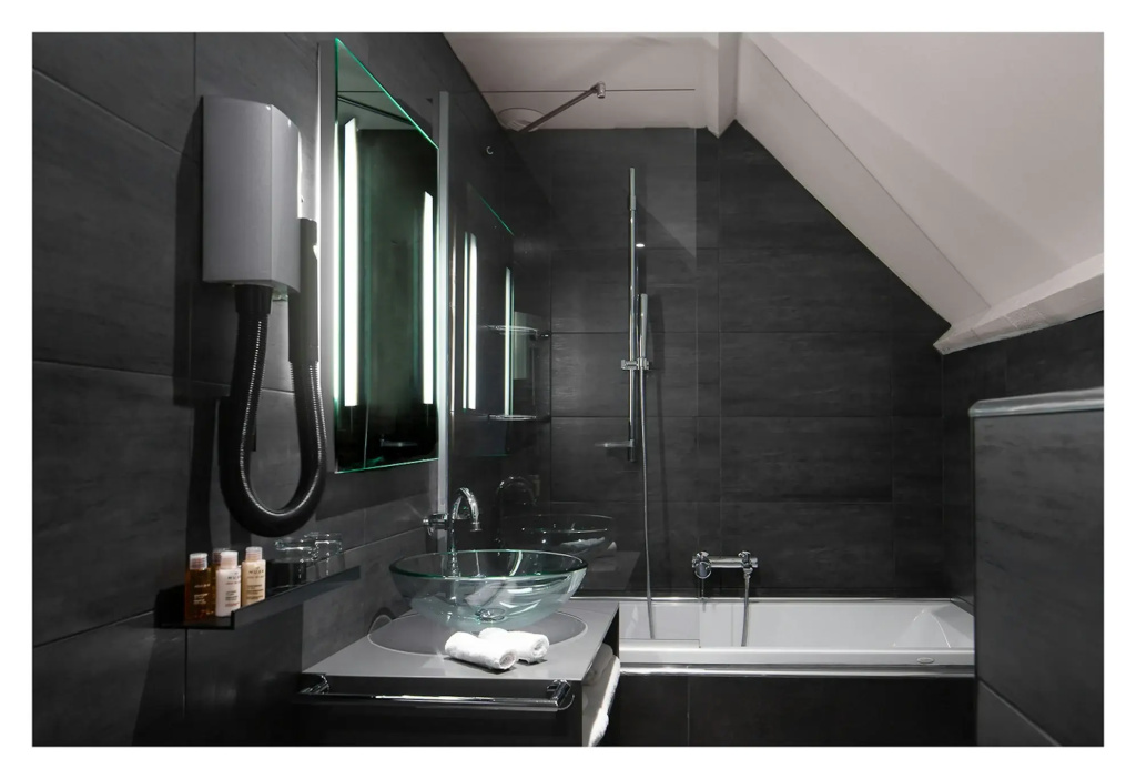Lyric Hotel Paris 16
