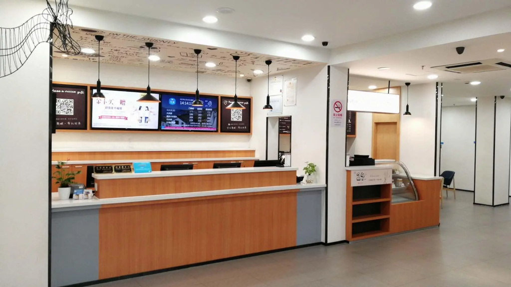 Lobby & Reception