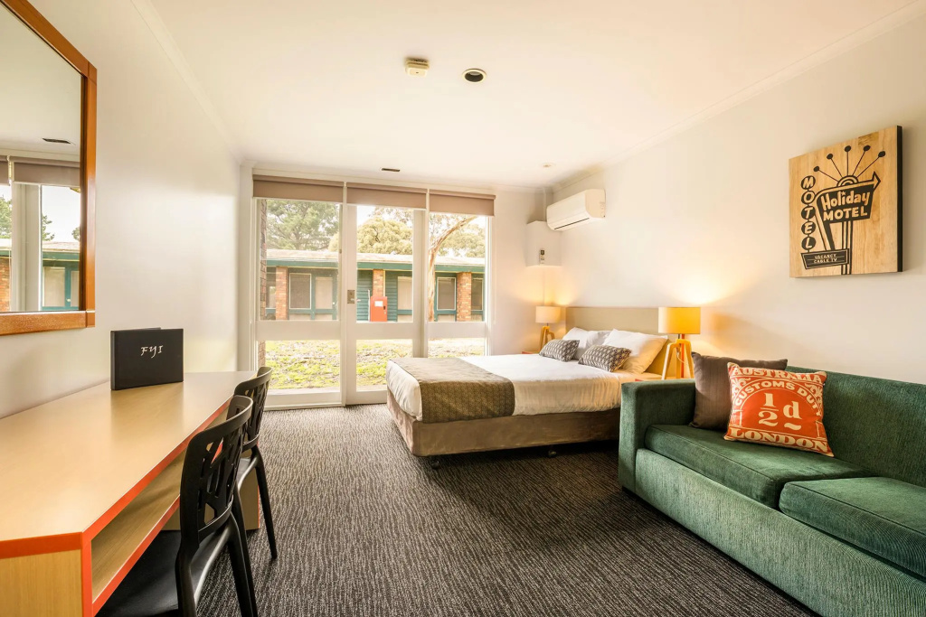 2 Bedrooms Apartment