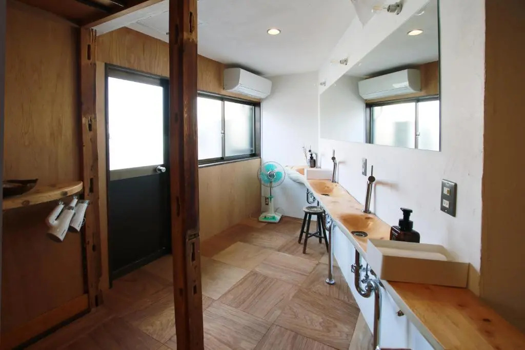 Economy room