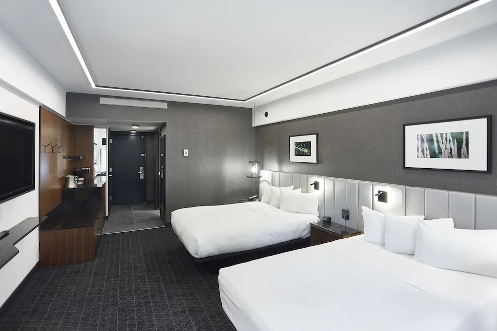 Четырёхместный номер Superior двуспальная кровать в Hotel Bonaventure Montreal