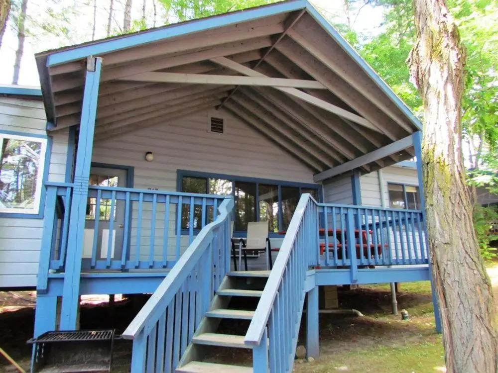 4 Bedrooms Cottage with lake view