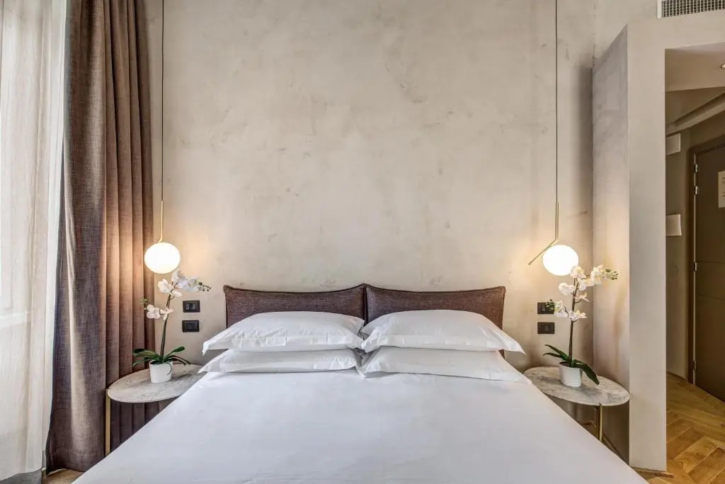 Deluxe Double room (full double bed)