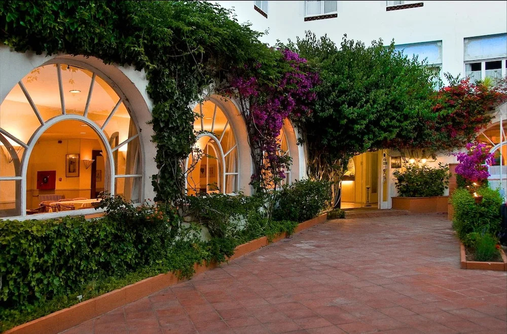 Hotel César