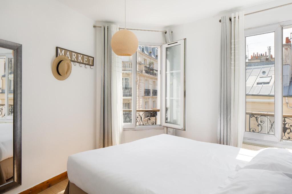 Le Village Montmartre by null