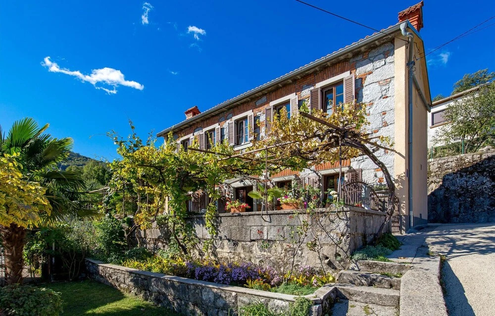 Amazing Home in Rukavac With 2 Bedrooms, Wifi and Outdoor Swimming Pool