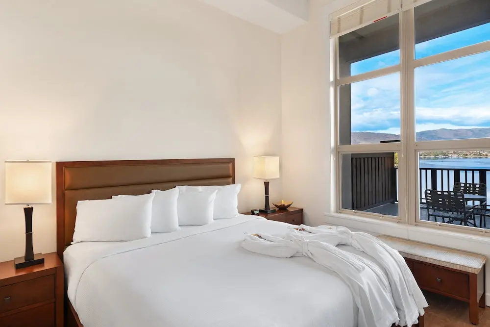 1 Bedroom Standard room with lake view