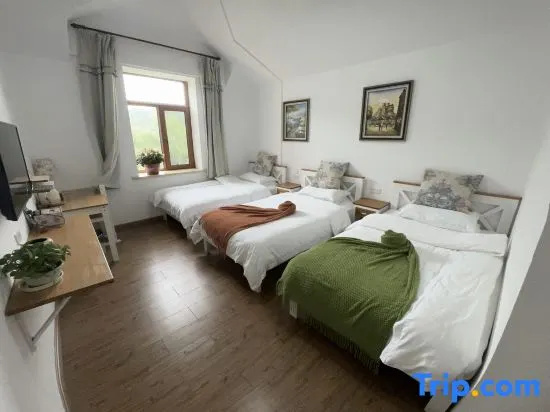 6 Bedrooms Villa