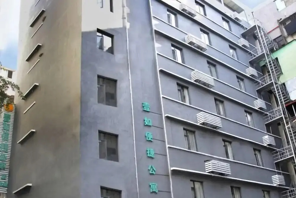 Yiru Express Apartment Hotel（Shantou's long corridor on the seaside)