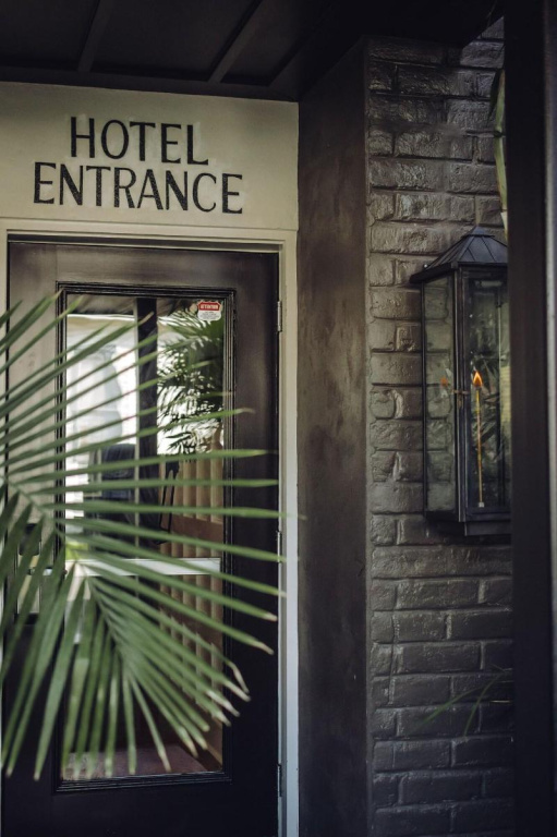 Marsh Hotel