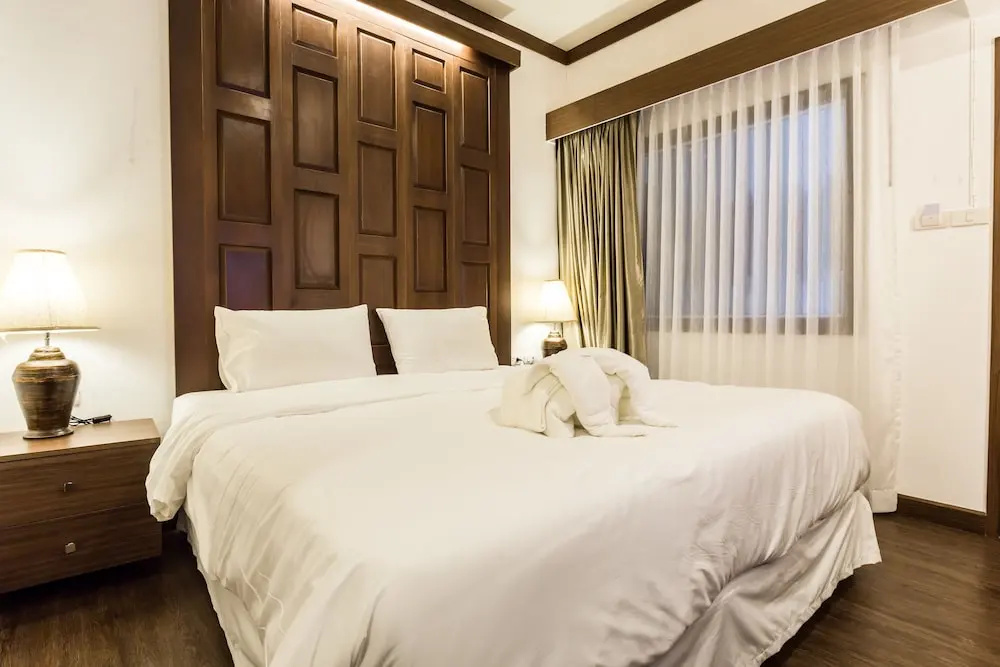 Deluxe Double room (full double bed)